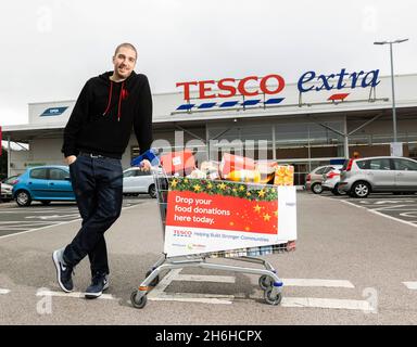 https://l450v.alamy.com/450v/2h6hcpx/editorial-use-only-mark-hoyle-also-known-as-ladbaby-launches-the-tesco-food-collection-at-his-local-toton-extra-store-in-aid-of-the-trussell-trust-and-fareshare-issue-date-tuesday-november-16-2021-2h6hcpx.jpg