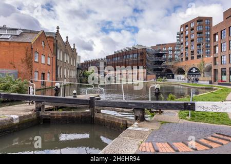 Lock 3 at Kentish Town Lock on the Regent's Canal, in the London Borough of Camden. Looking towards Hawley Lock, Hawley Wharf development on the right Stock Photo