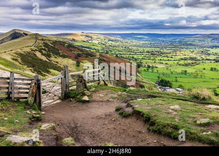 The gate on The Great Ridge at Mam Tor, with stunning views of the Hope Valley in the Peak District National Park, Derbyshire, England. Stock Photo
