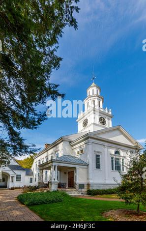 Clapboard exterior of the First Congregational Church of Woodstock, an independent Reformed Evangelical church in Woodstock, Vermont, New England, USA Stock Photo