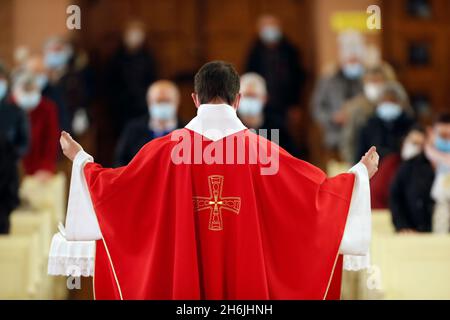 Catholic Mass, Holy week, Eucharist celebration, Saint Joseph des Fins Church, Annecy, Haute-Savoie, France, Europe Stock Photo