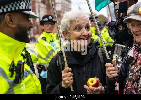 Protest against Lord Mayor Show, Rise and Rebel march, Extinction Rebellion, London, UK. 13th November 2021 Stock Photo