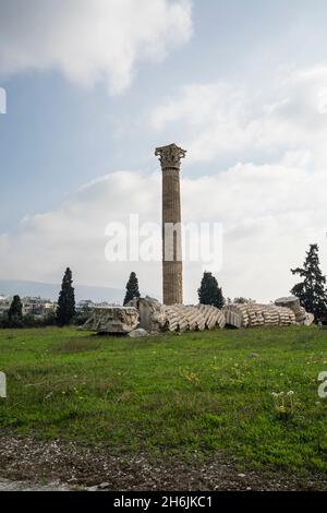 Athens, Greece. November 2021.  The Vast temple begun in the 6th century BC. on the site of an even older open-air sanctuary, dedicated to Zeus. Stock Photo