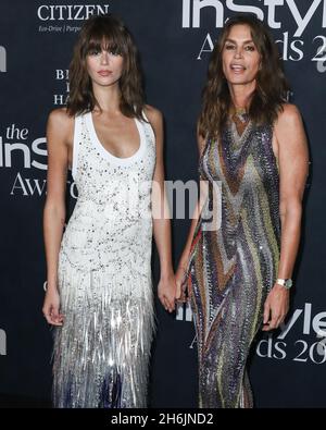 Los Angeles, United States. 15th Nov, 2021. LOS ANGELES, CALIFORNIA, USA - NOVEMBER 15: Model Kaia Gerber and mother/model Cindy Crawford arrive at the 6th Annual InStyle Awards 2021 held at the Getty Center on November 15, 2021 in Los Angeles, California, United States. (Photo by Xavier Collin/Image Press Agency) Credit: Image Press Agency/Alamy Live News Stock Photo