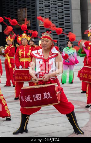 Chinese drummers and dancers in Shaanxi Province, China Stock Photo