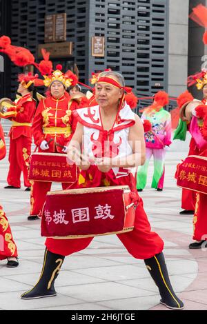 Chinese drummers and dancers in Shaanxi Province, China Stock Photo