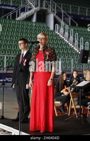 Dorota Adaszewska bei Feierlichkeiten zum 103. Polnischen Unabhängigkeitstag / Narodowe Święto Niepodległości mit dem Orkiestra Mandolinowców im. Tade Stock Photo