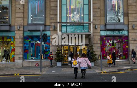 Edinburgh, Scotland, United Kingdom, 16th November 2021. Christmas decorations: the city centre is looking festive with decorations in the windows of Harvey Nichols department store. Stock Photo