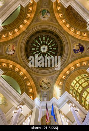 Inner dome from the rotunda floor of the South Dakota State Capitol building in Pierre, South Dakota Stock Photo