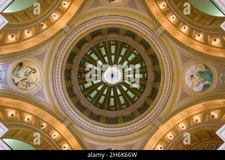 Inner dome from the rotunda floor of the South Dakota State Capitol building in Pierre, South Dakota Stock Photo