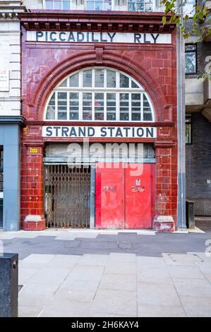 disused Piccadilly RLY and Strand Station underground Tunnel in London ...
