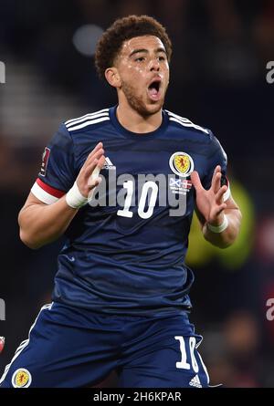 Glasgow, Scotland, 15th November 2021. Che Adams of Scotland  during the FIFA World Cup qualifiers match at Hampden Park, Glasgow. Picture credit should read: Neil Hanna / Sportimage Stock Photo