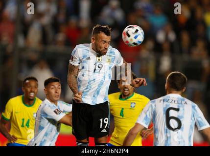 San Juan, Argentina. 16th Nov, 2021. Football: World Cup qualifying South America, Matchday 14, Argentina - Brazil, San Juan del Bicentenario Stadium. Nicolas Otamendi from Argentina heads the ball. Credit: Gustavo Ortiz/dpa/Alamy Live News Stock Photo