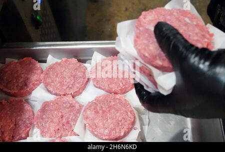 St. Louis, United States. 16th Nov, 2021. Chef Irving Shockley Sr. prepares to place hamburger pattys on the grill at the Hi-Pointe Drive In, in St. Louis on Tuesday, November 16, 2021. The World Food Championships held in Dallas on November 10th, crowned the Hi-Pointe Smash Burger the best burger in the United States. Chefs in the category were challenged to create a burger using Impossible vegetarian meat. Hi-Pointe owner and chef Mike Johnson said he made his famous Cowboy Burger for the competition. Photo by Bill Greenblatt/UPI Credit: UPI/Alamy Live News Stock Photo