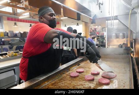 St. Louis, United States. 16th Nov, 2021. Chef Irving Shockley Sr. flattens hamburgers on the grill at the Hi-Pointe Drive In, in St. Louis on Tuesday, November 16, 2021. The World Food Championships held in Dallas on November 10th, crowned the Hi-Pointe Smash Burger the best burger in the United States. Chefs in the category were challenged to create a burger using Impossible vegetarian meat. Hi-Pointe owner and chef Mike Johnson said he made his famous Cowboy Burger for the competition. Photo by Bill Greenblatt/UPI Credit: UPI/Alamy Live News Stock Photo