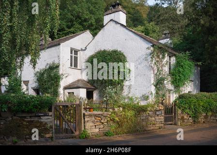 Dove Cottage, view in summer of Dove Cottage, home to William and Dorothy Wordsworth from 1799 to 1801, Grasmere, Cumbria, England, UK Stock Photo