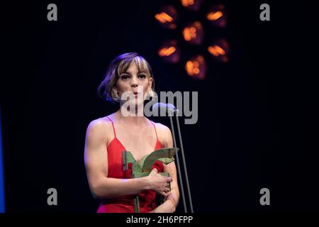 vicky luengo recoge el ondas en el teatro Coliseum de barcelona 2021 Stock Photo