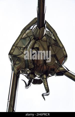 The Woking Martian by Michael Condrom 1998, A chrome electropolished stainless steel statue representing the Martians from HG Wells War of the Worlds Stock Photo