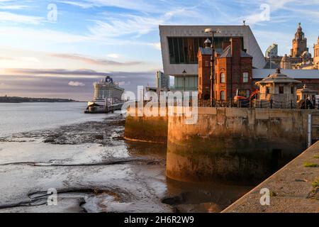 The stunning Royal Albert Docks on Liverpool's historic waterfront. Stock Photo