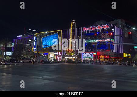 LAs Vegas, NV, USA - August 30, 2017. People walking in Las Vegas Strip in front of Hard Rock Cafe. Stock Photo