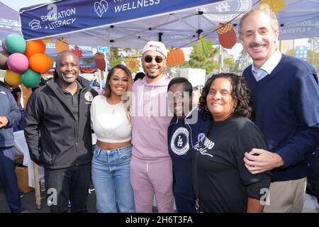 Mookie Betts of the Los Angeles Dodgers with wife Brianne Hammonds News  Photo - Getty Images