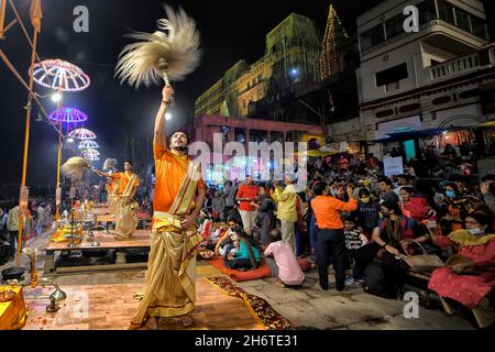 Hindu Priests performing Evening Aarati (Prayer) at Dashashwamedh Ghat, during the Ganga Aarti, a traditional and old Hindu ritual honouring the Ganges River which is held at the Banks of the river. Stock Photo