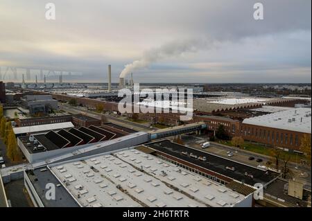 Wolfsburg, Deutschland. 11th Nov, 2021. Volkswagen plant Wolfsburg, main plant of Volkswagen AG, overview, bird's eye view, on 11.11.2021 in Wolfsburg/Germany. Â Credit: dpa/Alamy Live News Stock Photo