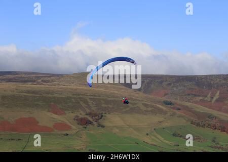 Paragliding over Edale at Mam Tor, Castleton, Hope Valley, High Peak, Derbyshire, East Midlands, England, Great Britain, UK, Europe Stock Photo