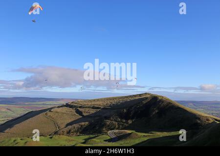 Paragliding over Mam Tor seen from Lord's Seat, Castleton, Hope Valley, High Peak, Derbyshire, East Midlands, England, Great Britain, UK, Europe Stock Photo