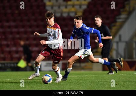 BRADFORD, GBR. NOV 17TH Jim Simms of Oldham Athletic during the FA Cup match between Bradford City and Oldham Athletic at the Coral Windows Stadium, Bradford on Wednesday 17th November 2021. (Credit: Eddie Garvey | MI News) Stock Photo