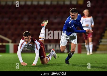 BRADFORD, GBR. NOV 17TH Jim Simms of Oldham Athletic during the FA Cup match between Bradford City and Oldham Athletic at the Coral Windows Stadium, Bradford on Wednesday 17th November 2021. (Credit: Eddie Garvey | MI News) Stock Photo