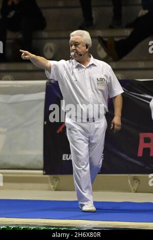 Rome, Italy. 18th Nov, 2021. Referee in action during the Waterpolo Euro League Women, Group B, Day 1 between CE Mediterrani and FTC Telecom Budapest at Polo Natatorio, 18th November, 2021 in Rome, Italy. Credit: Live Media Publishing Group/Alamy Live News Stock Photo