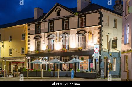 The Palace Vaults Pub, opposite the Castle, Caernarfon, Gwynedd, North Wales. Image taken in Novemeber 2021. Stock Photo