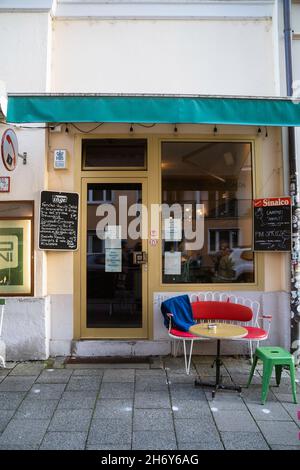 in Munich, Germany. , . Incidences reach new highs and in restaurants and bars the 2g rule is mandatory indoors and outdoors since November 16. (Photo by Alexander Pohl/Sipa USA) Credit: Sipa USA/Alamy Live News Stock Photo
