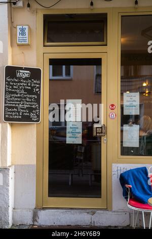 in Munich, Germany. , . Incidences reach new highs and in restaurants and bars the 2g rule is mandatory indoors and outdoors since November 16. (Photo by Alexander Pohl/Sipa USA) Credit: Sipa USA/Alamy Live News Stock Photo