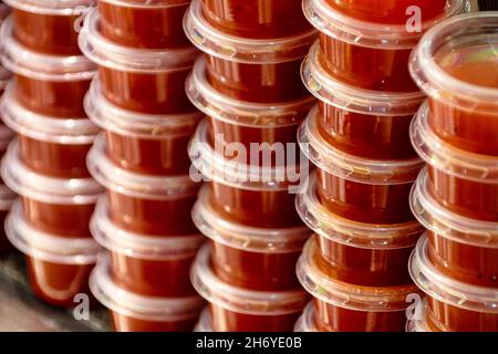 https://l450v.alamy.com/450v/2h6ye0b/single-dose-in-plastic-tubs-of-spicy-tomato-brava-sauce-to-buy-and-take-away-2h6ye0b.jpg