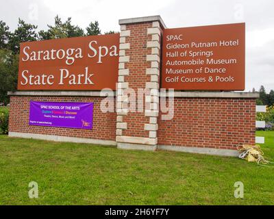 Brick entrance marker for Saratoga Spa State Park at Avenue of the Pines entrance in Saratoga Springs, New York, USA, 2021 © Katharine Stock Photo