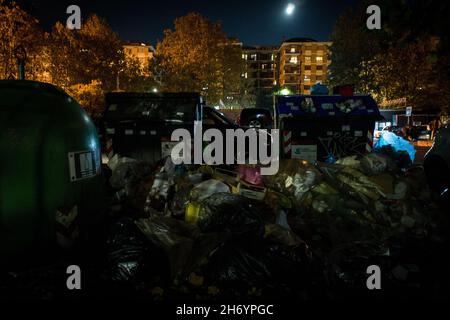 Rome, Italy. 18th Nov, 2021. Rome, Marconi and Ostiense districts, plastic bags and cardboard boxes with mountains of rubbish that have not been collected for days, the AMA bins full in Rome (Credit Image: © Andrea Ronchini/Pacific Press via ZUMA Press Wire) Stock Photo