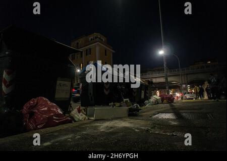 Rome, Italy. 18th Nov, 2021. Rome, Marconi and Ostiense districts, plastic bags and cardboard boxes with mountains of rubbish that have not been collected for days, the AMA bins full in Rome (Credit Image: © Andrea Ronchini/Pacific Press via ZUMA Press Wire) Stock Photo