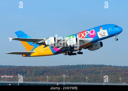 希少 Airbus A380-800 Emirates EXPO 2020モデル Emirates Expo 2020 Livery Airbus A380 Airplane Model (1/160