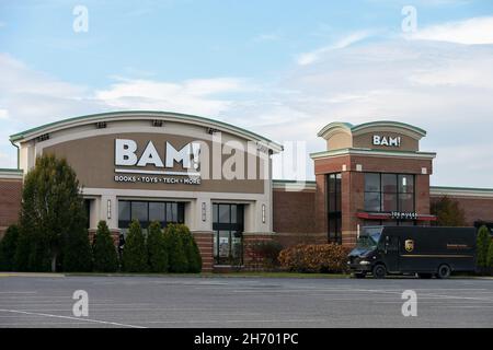 Muncy, United States. 18th Nov, 2021. UPS truck is seen parked at a Books-a-Million store at the Lycoming Mall. The Lycoming Mall opened in 1978 with Hess's Department Store, Sears, and Gee Bee as its anchors. Credit: SOPA Images Limited/Alamy Live News Stock Photo