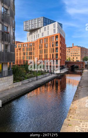 Smart, modern apartment complex Burlington House, part of a regeneration of Manchester's Northern Quarter. Alongside the Rochdale Canal in Manchester. Stock Photo