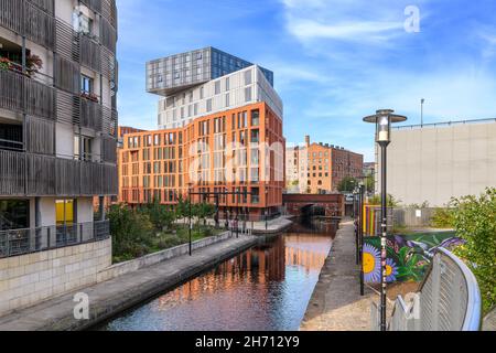 Smart, modern apartment complex Burlington House, part of a regeneration of Manchester's Northern Quarter. Alongside the Rochdale Canal in Manchester. Stock Photo