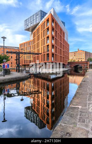 Smart, modern apartment complex Burlington House, part of a regeneration of Manchester's Northern Quarter. Alongside the Rochdale Canal in Manchester. Stock Photo