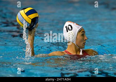 Luna Di Claudio of SIS Roma (ITA) in action during the Waterpolo Euro League Women, Group B, Day 1 between SIS Roma and ZVL 1886 Tetteroo at Polo Natatorio, 18th November, 2021 in Rome, Italy. (Photo by Domenico Cippitelli/Pacific Press) Credit: Pacific Press Media Production Corp./Alamy Live News Stock Photo