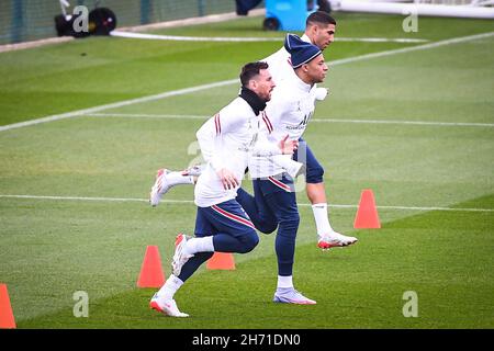 Lionel (Leo) MESSI of PSG, Kylian MBAPPE of PSG and Achraf HAKIMI of PSG during the training of the Paris Saint-Germain team on November 19, 2021 at Camp des Loges in Saint-Germain-en-Laye, France - Photo: Matthieu Mirville/DPPI/LiveMedia Stock Photo