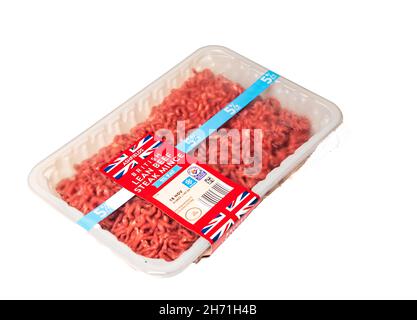 Norwich, Norfolk, UK – November 15 2021. A packet of Ashfield’s British lean beef steak mince cut out isolated on a plain white background. This 5% fa Stock Photo