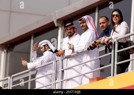 Doha, Qatar. 19th Nov, 2021. Spectators, F1 Grand Prix of Qatar at Losail International Circuit on November 19, 2021 in Doha, Qatar. (Photo by HOCH ZWEI) Credit: dpa/Alamy Live News Stock Photo