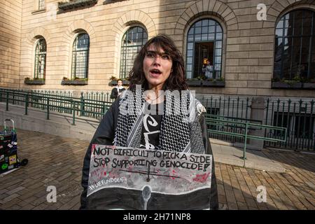 Central Station and City Hall, Rotterdam, The Netherlands. Thursday 18th November, 2021. Pro-Palestine demonstrators gathered outside Rotterdam centra Stock Photo