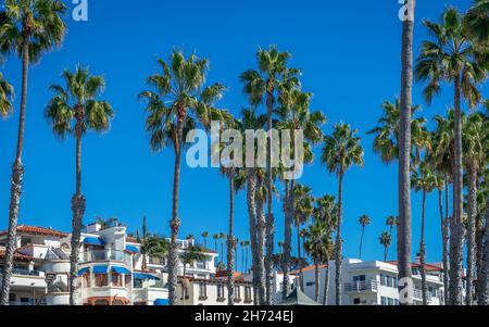 San Clemente, CA, USA – November 13, 2021: Scenic view of palm trees and white buildings in the seaside town of San Clemente, California. Stock Photo